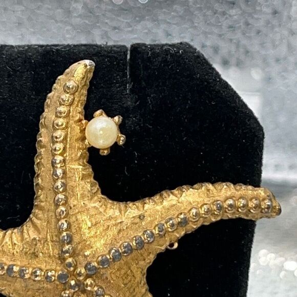 Chunky Starfish Sea Star Brooch Classic Nautical Gold Tone Faux Pearl Regency - Picture 4 of 7